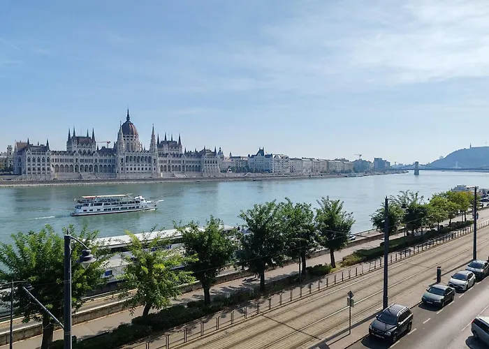 B40 Apartment With Parlament View